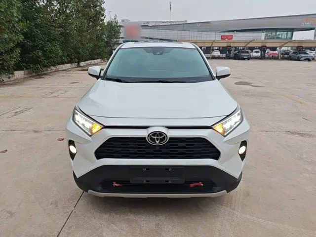 Toyota RAV4 — Фото автомобиля 2