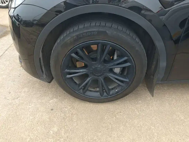 Tesla Model Y — Фото автомобиля 22