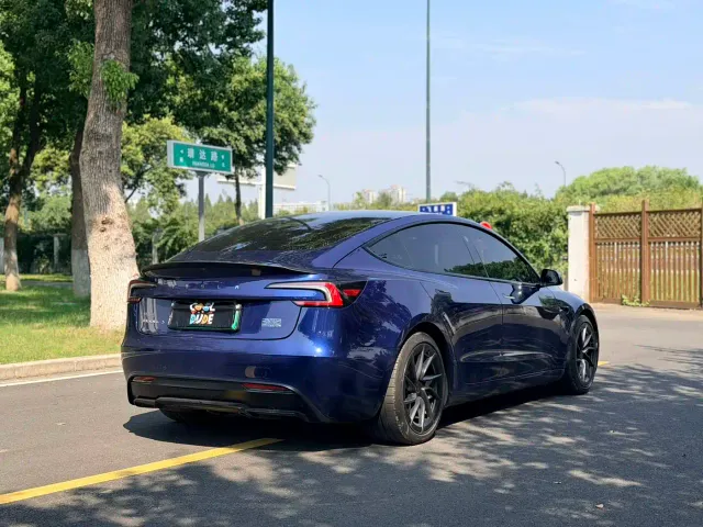 Tesla Model 3 2025 High-Performance All-Wheel Drive Edition — Фото автомобиля 4