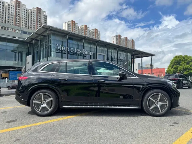 Mercedes-Benz EQS SUV — Фото автомобиля 4