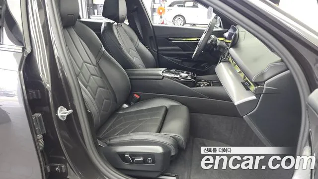 BMW 5 Series G60 — Фото автомобиля 11