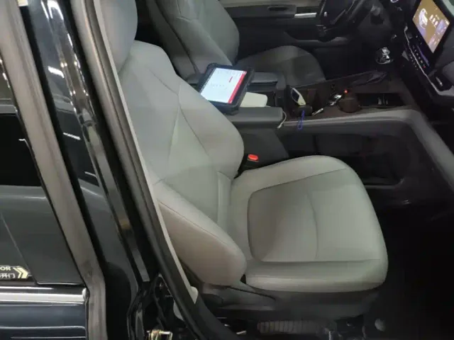 Toyota Granvia — Фото автомобиля 24