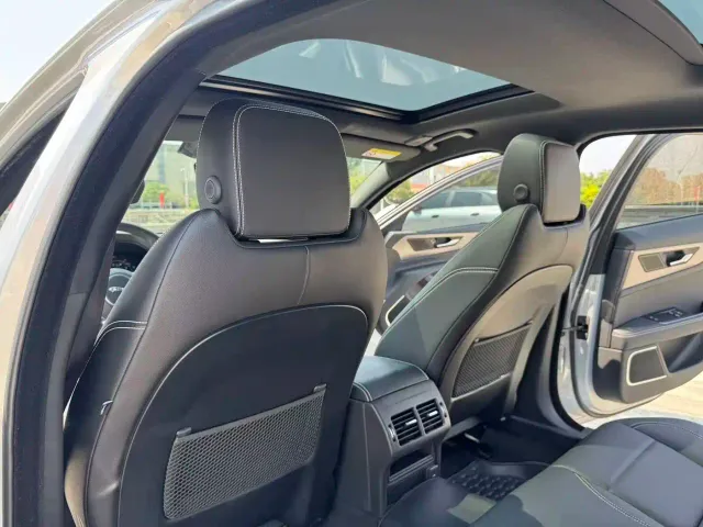 Jaguar XEL — Фото автомобиля 15