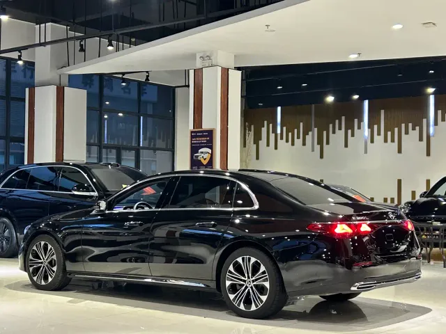Mercedes-Benz E-Class — Фото автомобиля 28