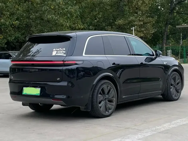 Li Auto L8 — Фото автомобиля 8