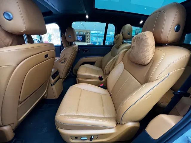Li Auto i8 — Фото автомобиля 6