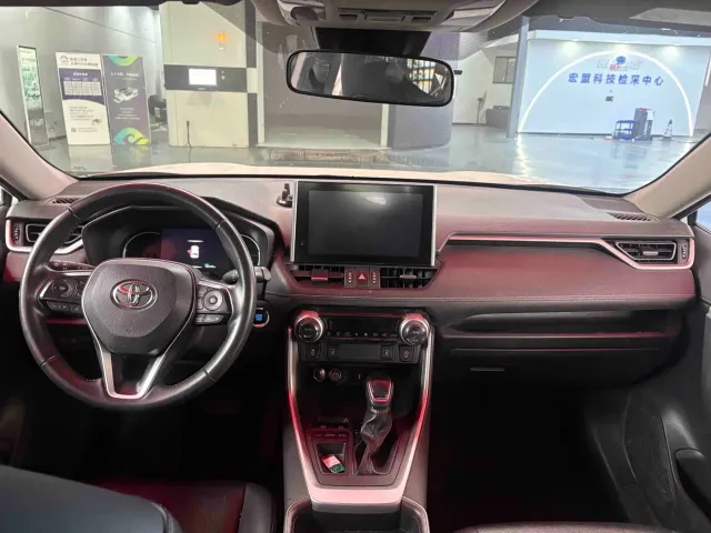 Toyota RAV4 — Фото автомобиля 5