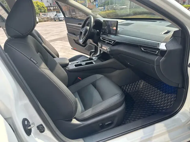 Nissan Teana — Фото автомобиля 12
