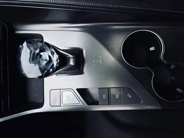 Roewe RX5 — Фото автомобиля 11