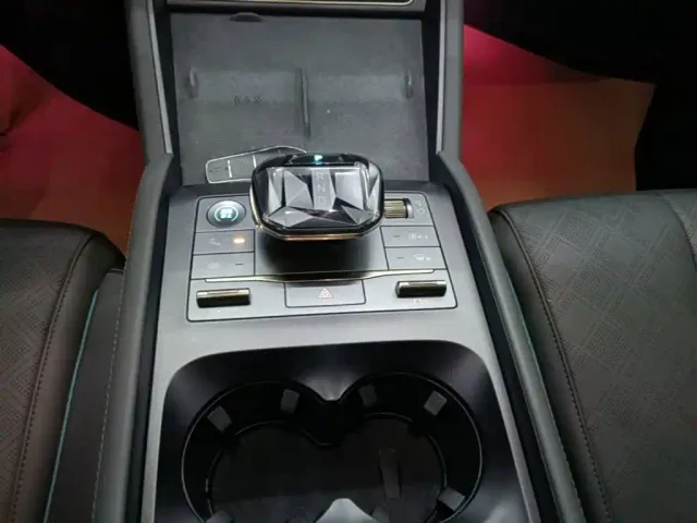 BYD Qin L — Фото автомобиля 13