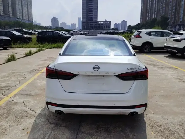 Nissan Teana — Фото автомобиля 8