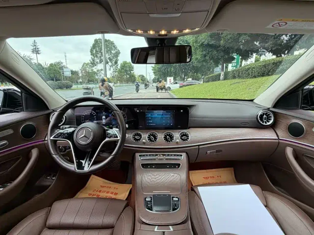 Mercedes-Benz E-Class — Фото автомобиля 13