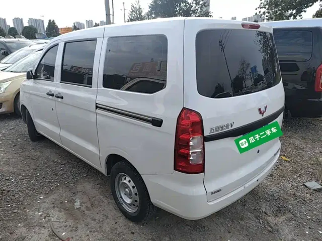 Wuling Hongguang V — Фото автомобиля 22
