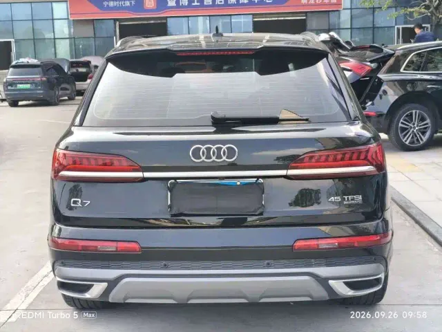 Audi Q7 — Фото автомобиля 8