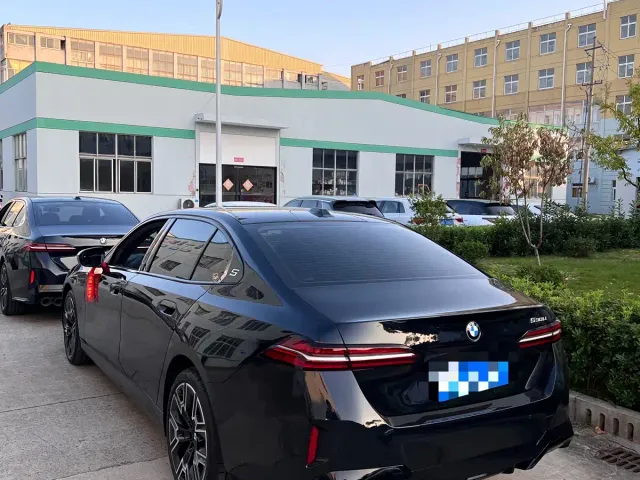BMW 5 Series — Фото автомобиля 4