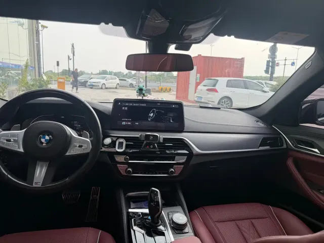 BMW 5 Series — Фото автомобиля 5