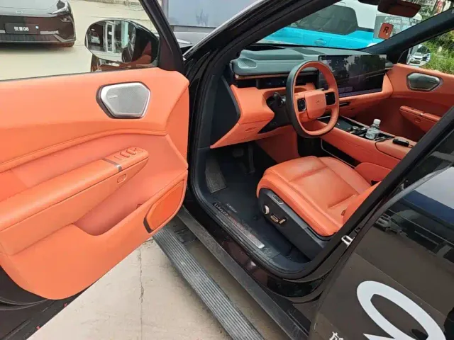 Lynk & Co 900 — Фото автомобиля 15