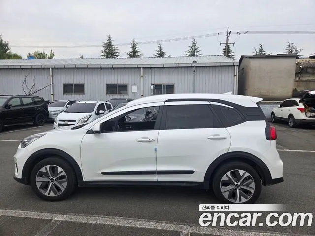 Kia Niro — Фото автомобиля 6