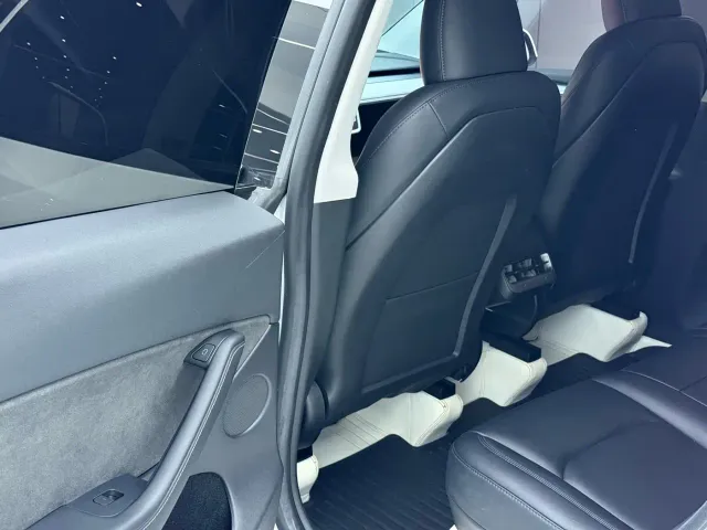 Tesla Model Y — Фото автомобиля 8