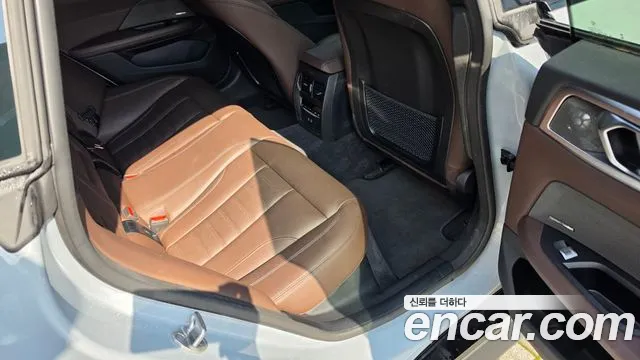 BMW i4 — Фото автомобиля 12