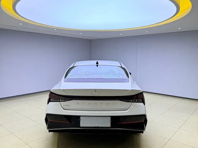 Hyundai Elantra — Фото автомобиля 5