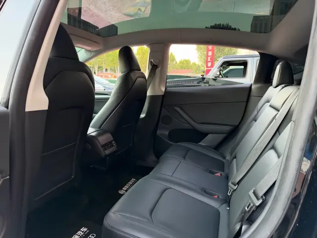 Tesla Model Y — Фото автомобиля 7