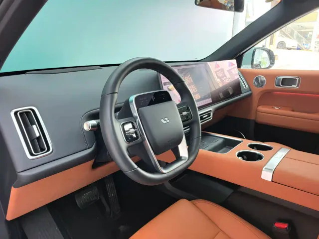 Li Auto L6 — Фото автомобиля 6