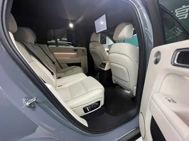 Li Auto L7 — Фото автомобиля 8