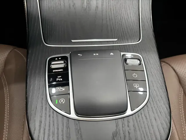 Mercedes-Benz E-Class — Фото автомобиля 19
