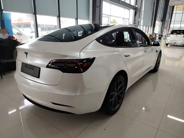 Tesla Model 3 — Фото автомобиля 6
