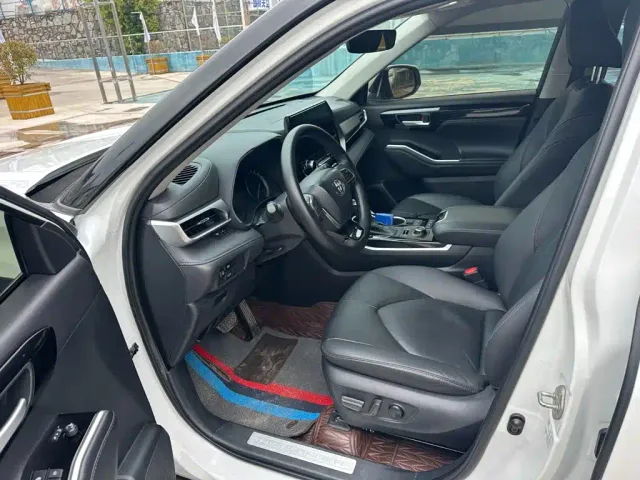Toyota Highlander — Фото автомобиля 8