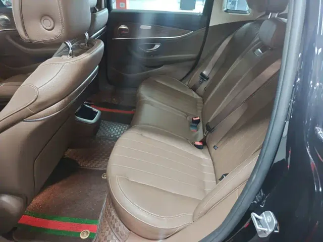 Mercedes-Benz E-Class — Фото автомобиля 16