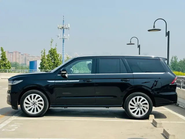 Lincoln Navigator — Фото автомобиля 7