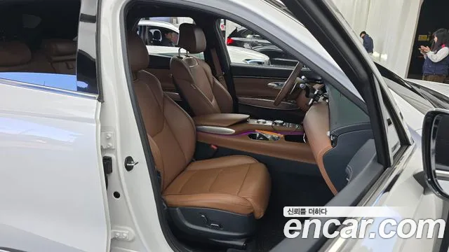Genesis GV70 — Фото автомобиля 16