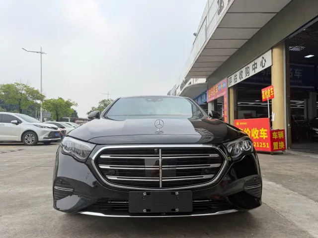 Mercedes-Benz E-Class — Фото автомобиля 3