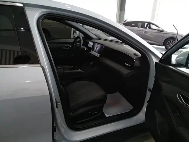 BYD Qin L — Фото автомобиля 24
