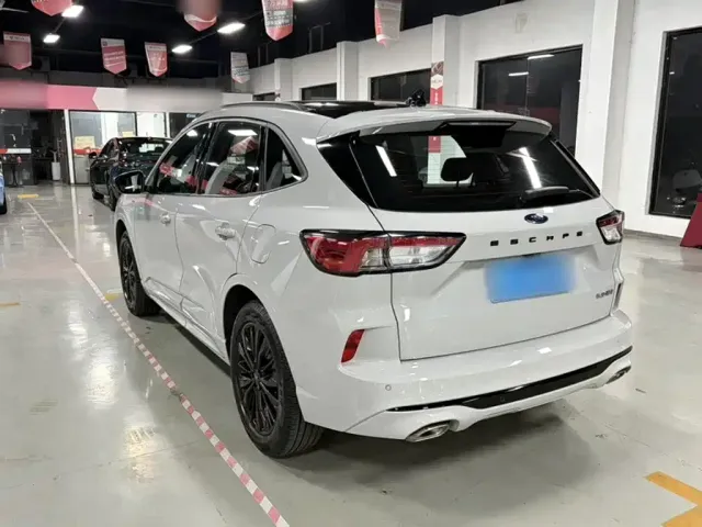 Ford Escape — Фото автомобиля 18