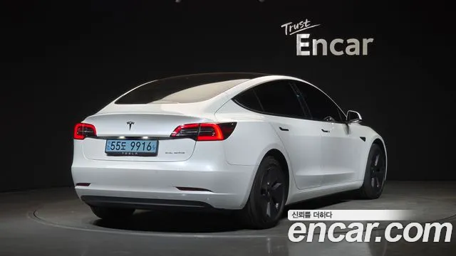 Tesla Model 3 — Фото автомобиля 2