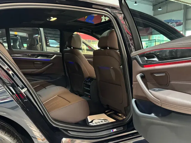 BMW 5 Series — Фото автомобиля 9