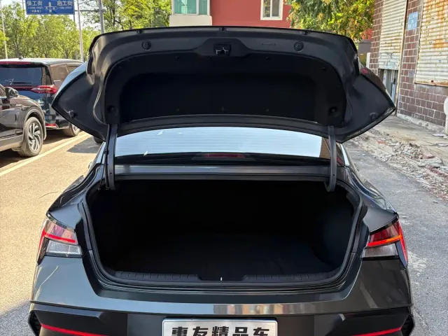 Hyundai Elantra — Фото автомобиля 11
