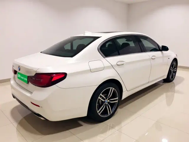 BMW 5 Series — Фото автомобиля 6