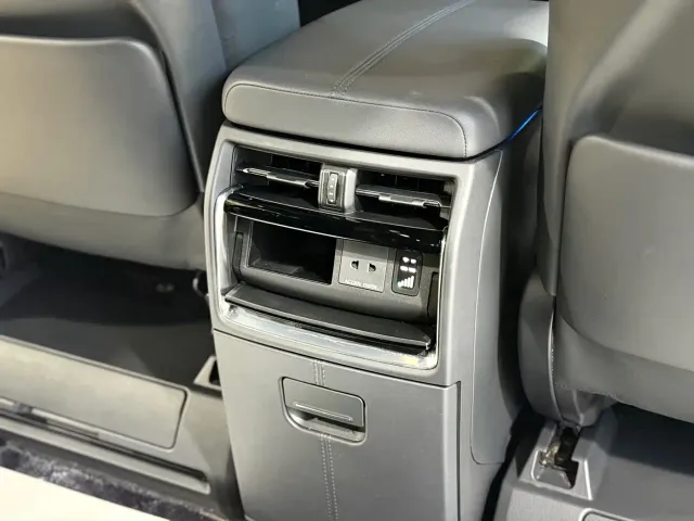 Toyota Vellfire — Фото автомобиля 16