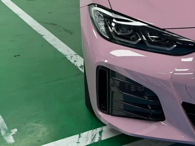 BMW i4 — Фото автомобиля 4