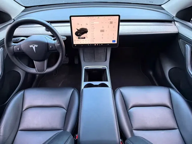 Tesla Model Y — Фото автомобиля 14