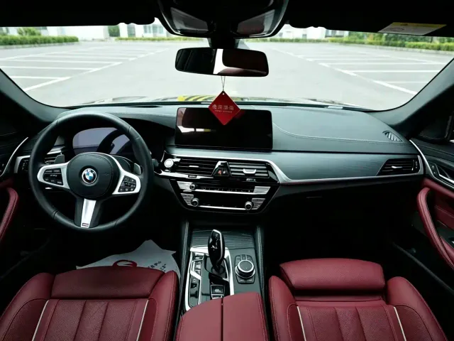 BMW 5 Series — Фото автомобиля 3
