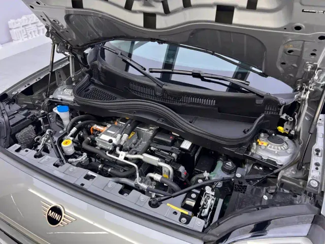 MINI Electric MINI ACEMAN — Фото автомобиля 24
