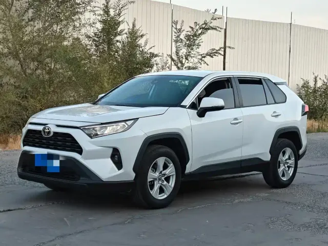 Toyota RAV4 — Фото автомобиля 3