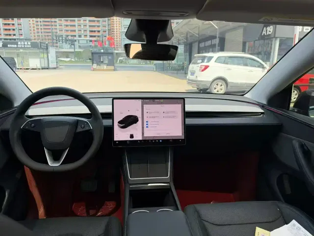 Tesla Model Y — Фото автомобиля 4