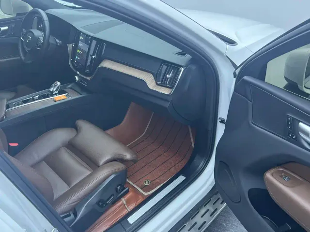 Volvo XC60 — Фото автомобиля 15