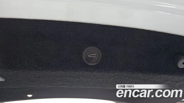 Tesla Model Y — Фото автомобиля 20